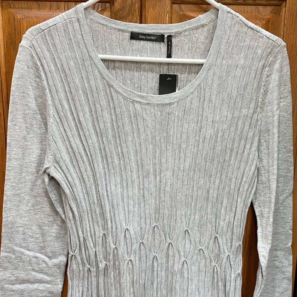 Daisy Fuentes Babydoll Sweater. Size small. Light grey color.